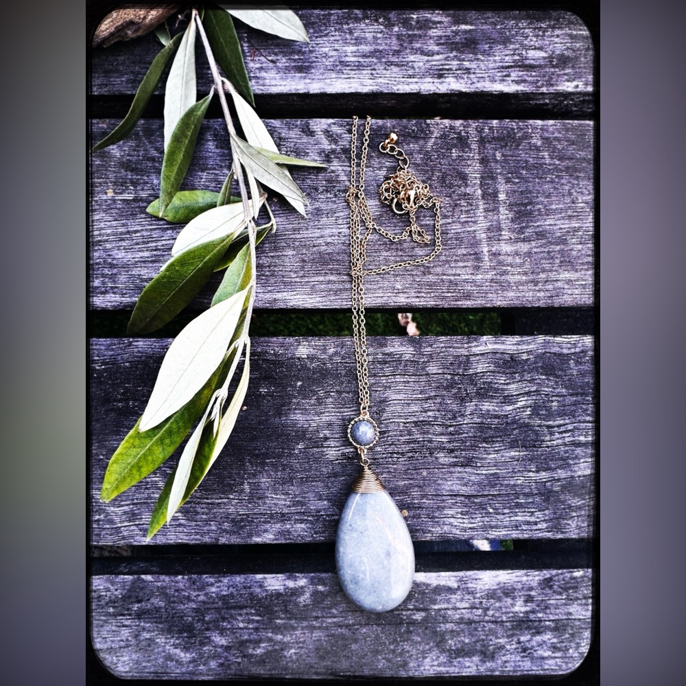 Gold Chain Gray Quartz Teardrop Pendant Necklace